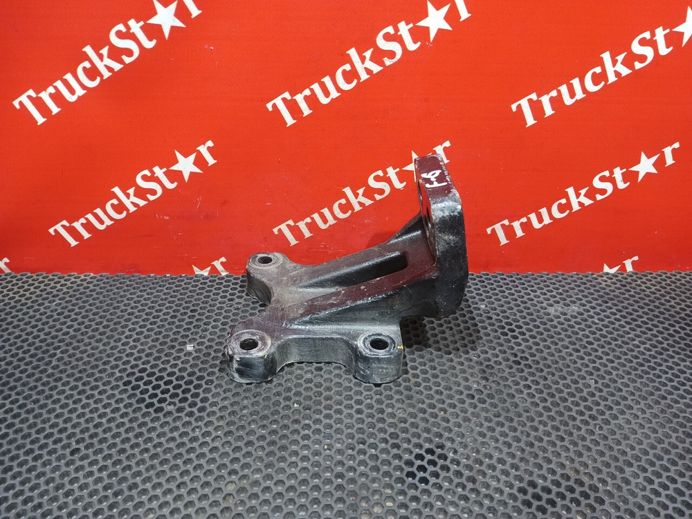 Кронштейн двигателя передний правый 2024г