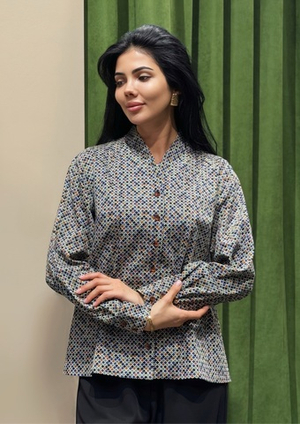 Блуза со стойкой принт