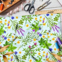 Ткань лён полевые цветы и сочная зелень на голубом фоне