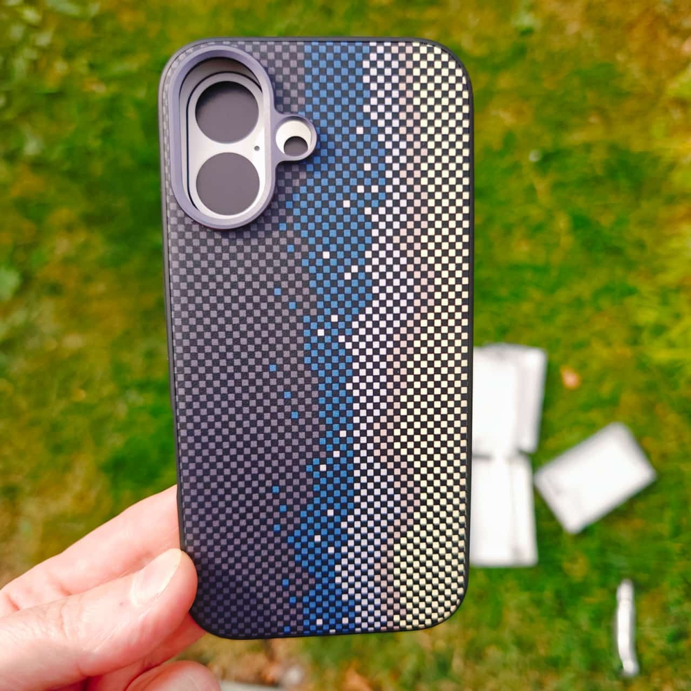 Чехол Pixels для iPhone 16 Pro Magsafe №4