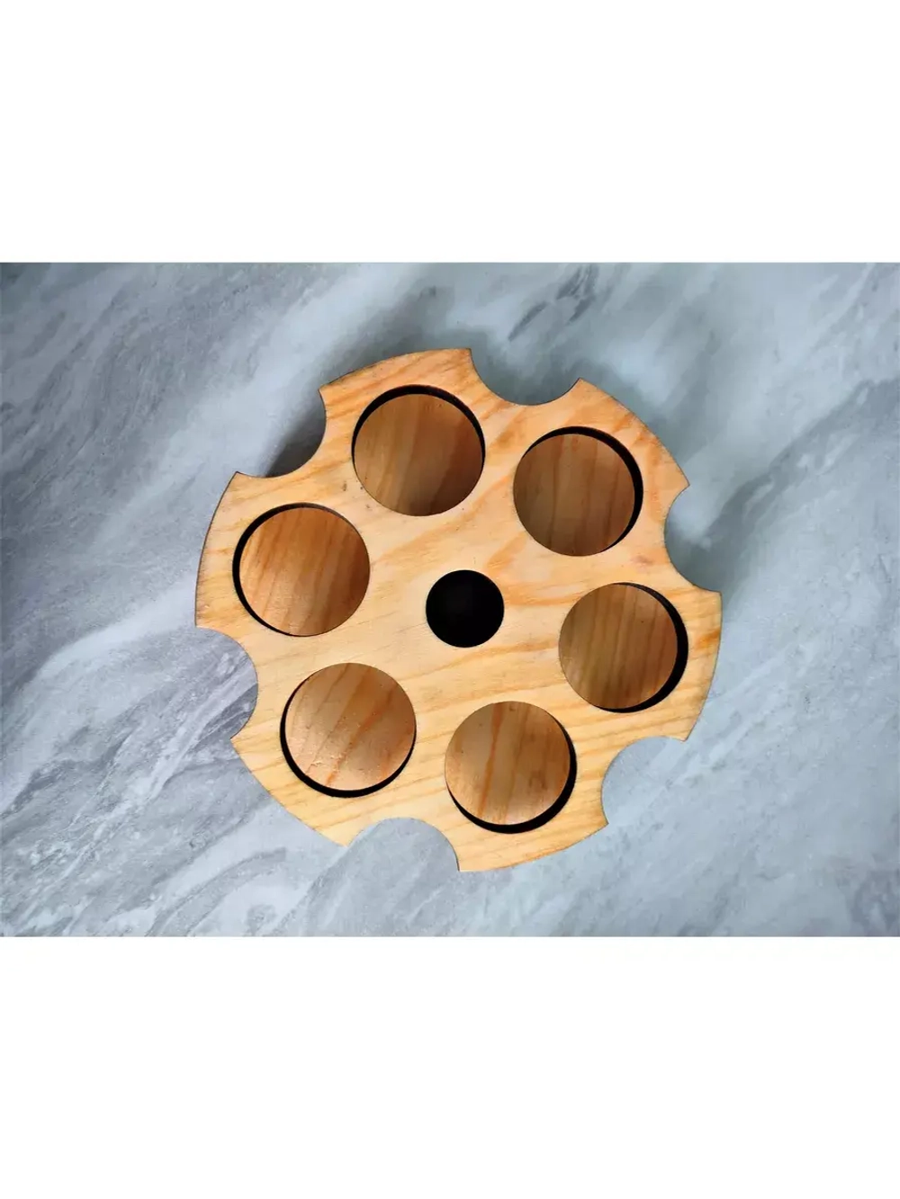 Деревянная шотница из кедра с 6 стопками.