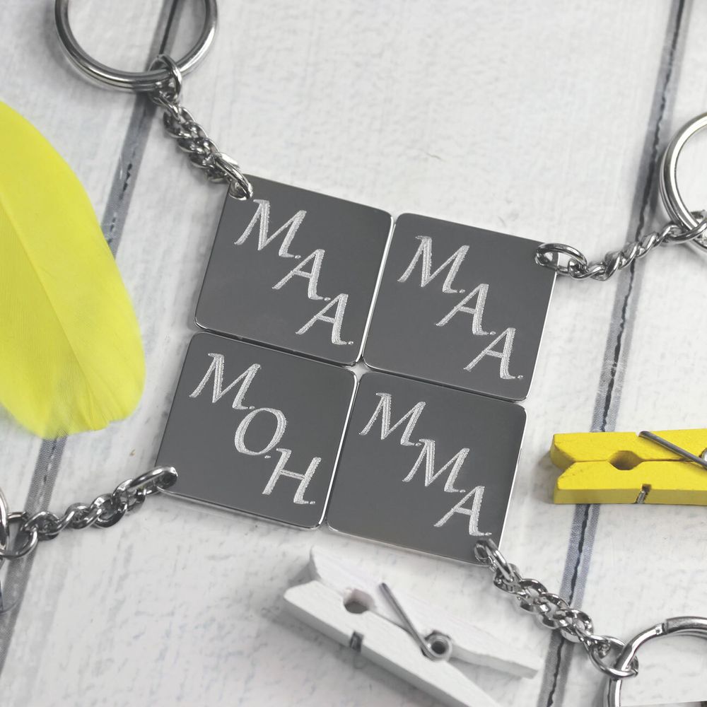 Брелки для семьи или друзей с инициалами Гравировка на заказ