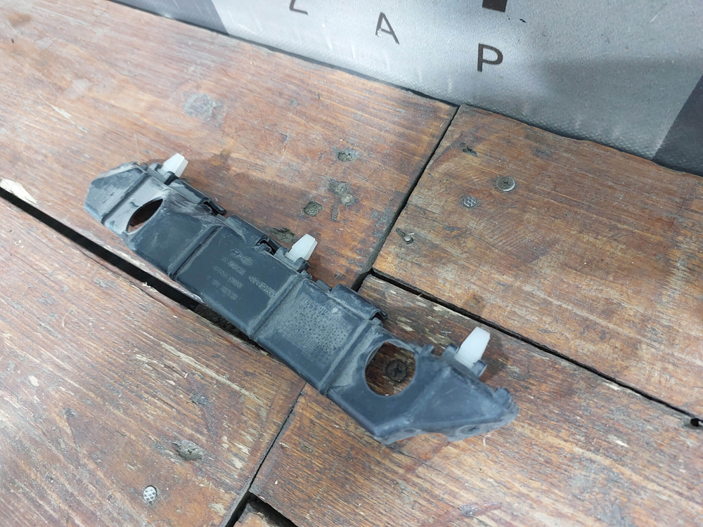 Кронштейн переднего бампера правый Kia Picanto 2 (TA) 11-15 Б/У Оригинал 865141Y000