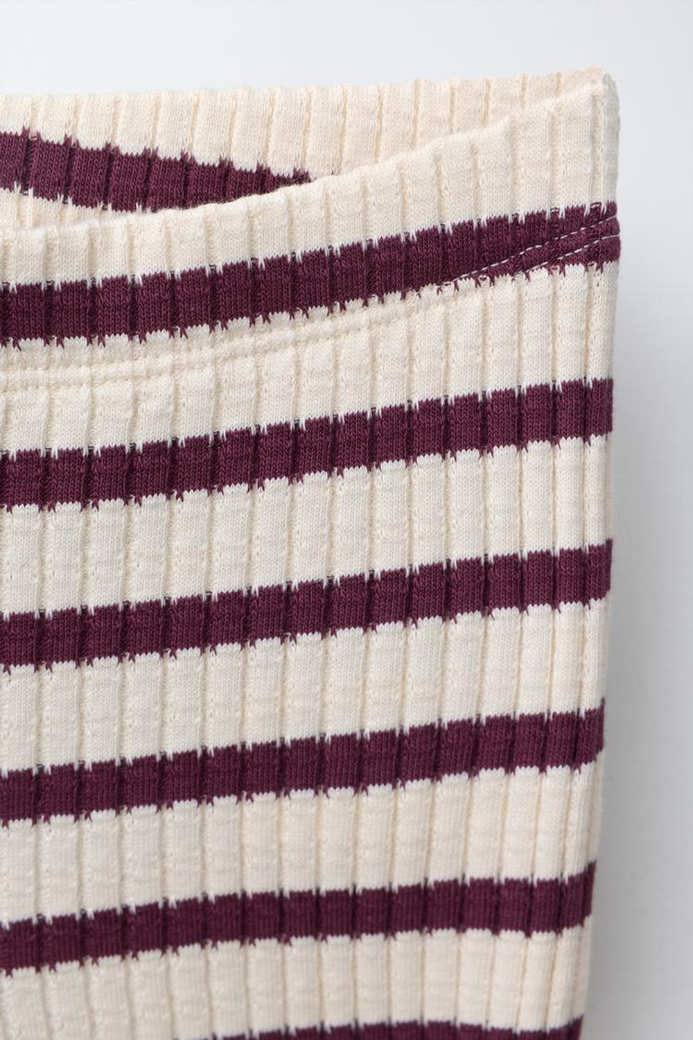 ZARA КОМПЛЕКТ ИЗ ФУТБОЛКИ И РАСКЛЕШЕННЫХ ЛЕГИНСОВ В РУБЧИК В ПОЛОСКУ, БУРГУНДИ