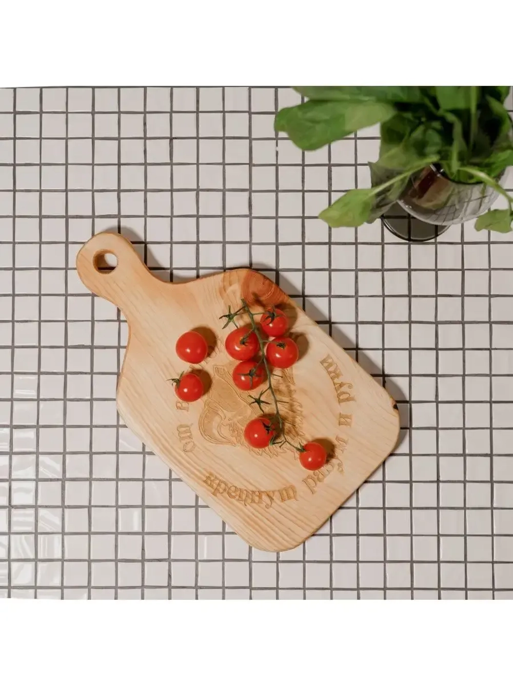 Разделочная доска из Сибирского кедра с гравировкой