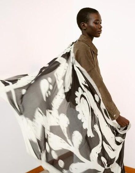 ZARA ШАРФ ИЗ МОДАЛА С ЦВЕТОЧНЫМ ПРИНТОМ, ЧЕРНЫЙ