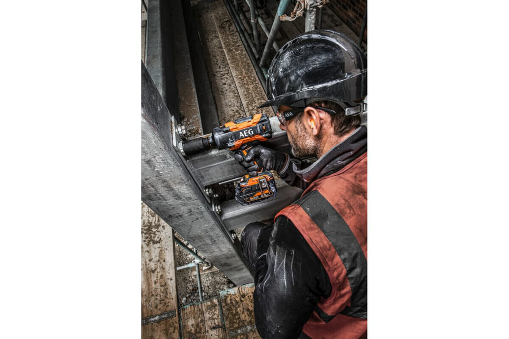 Гайковерт ударный AEG BSS18HTF12B6-0 4935472245