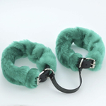 Черные кожаные оковы со съемной зеленой опушкой (Цвет: черный с зеленым)