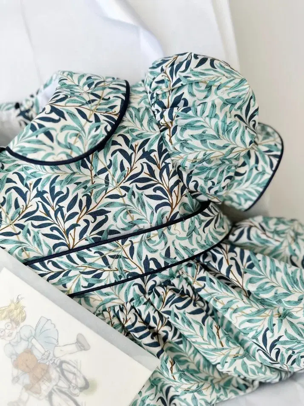 Шарлотта Зеленое с синим кантом