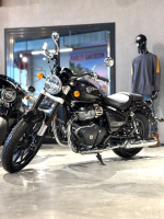Royal Enfield Super Meteor 650 Astral Black (Base)