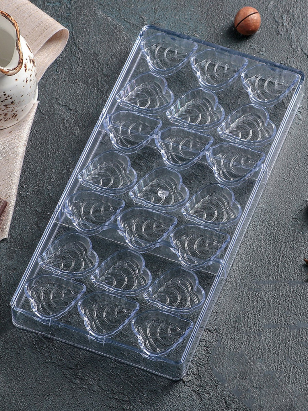 Форма для конфет поликарбонатная "Листья 21в1" А1281