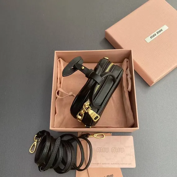 Микро сумка MIU MIU из натуральной кожи в черном цвете
