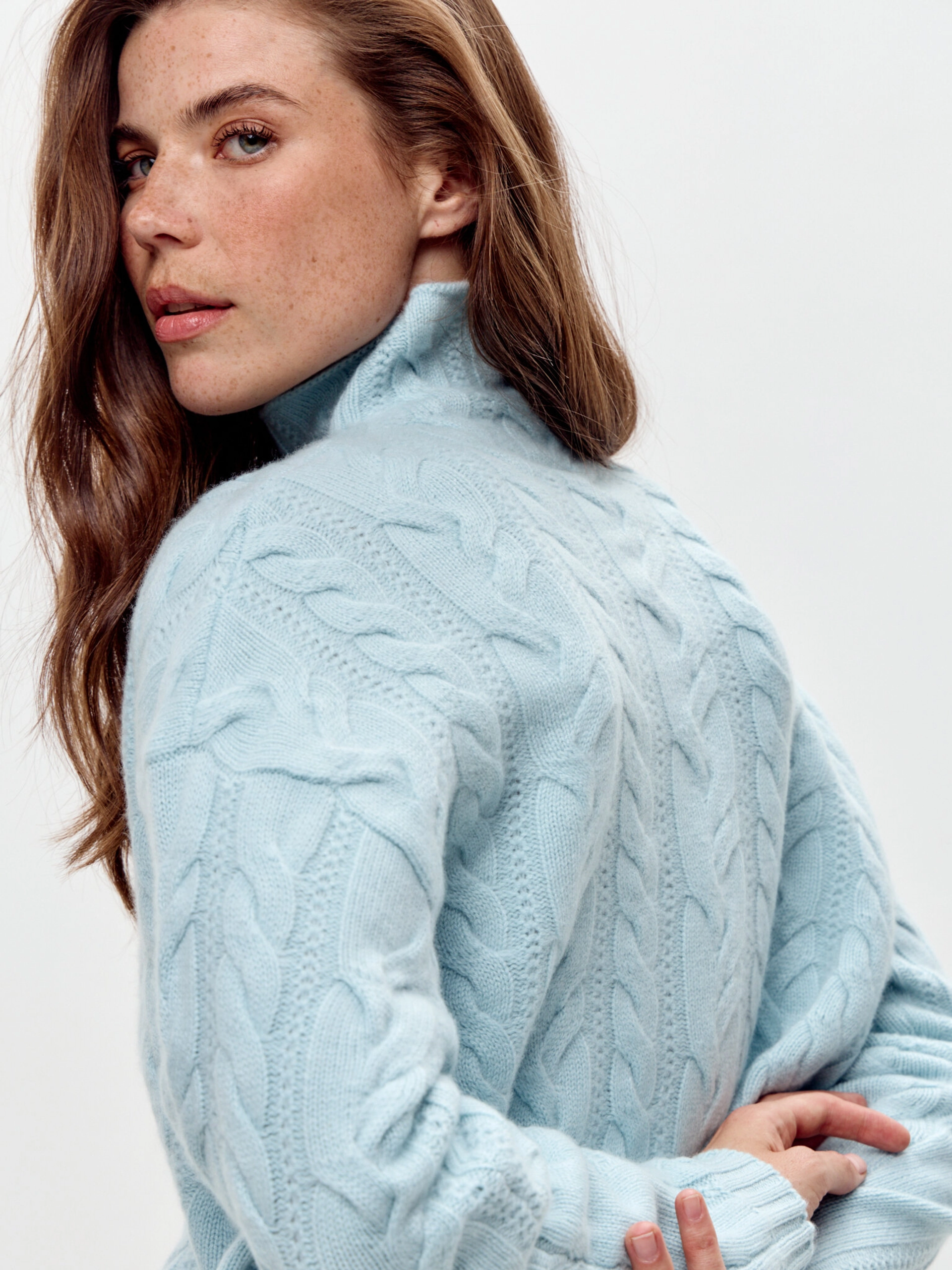 Кашемировый свитер с косами