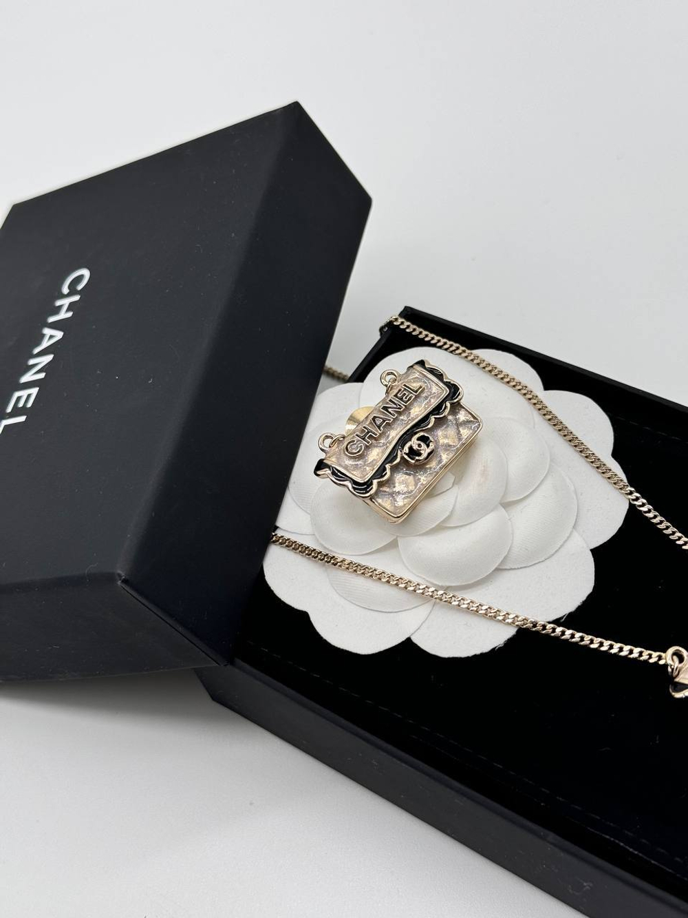 Брошь CHANEL