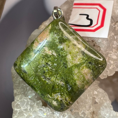 37196 Унакит Кулон квадрат 20мм