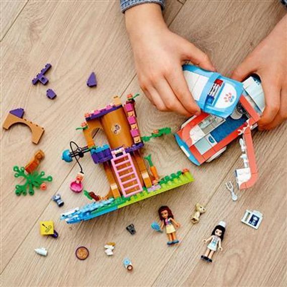 Lego konstruktor Friends Vet Clinic Ambulance