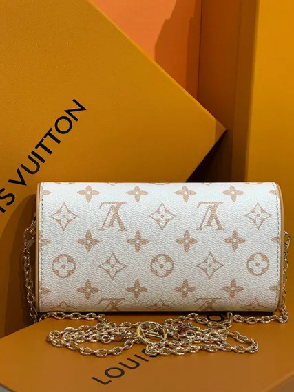 Клатч Louis Vuitton Camille