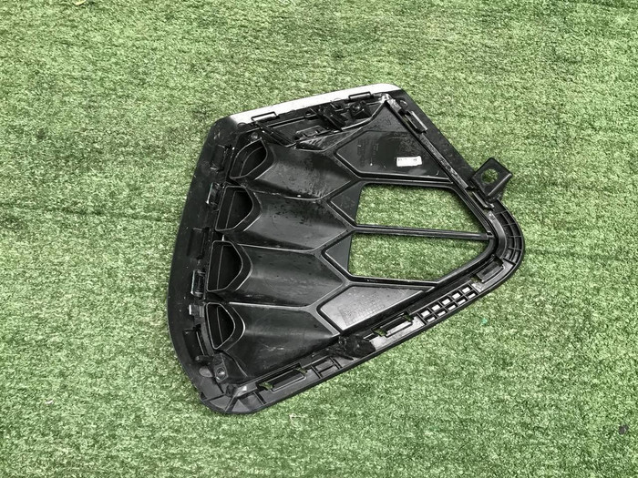 Накладка ПТФ левая Hyundai Custo (2021-н.в.)