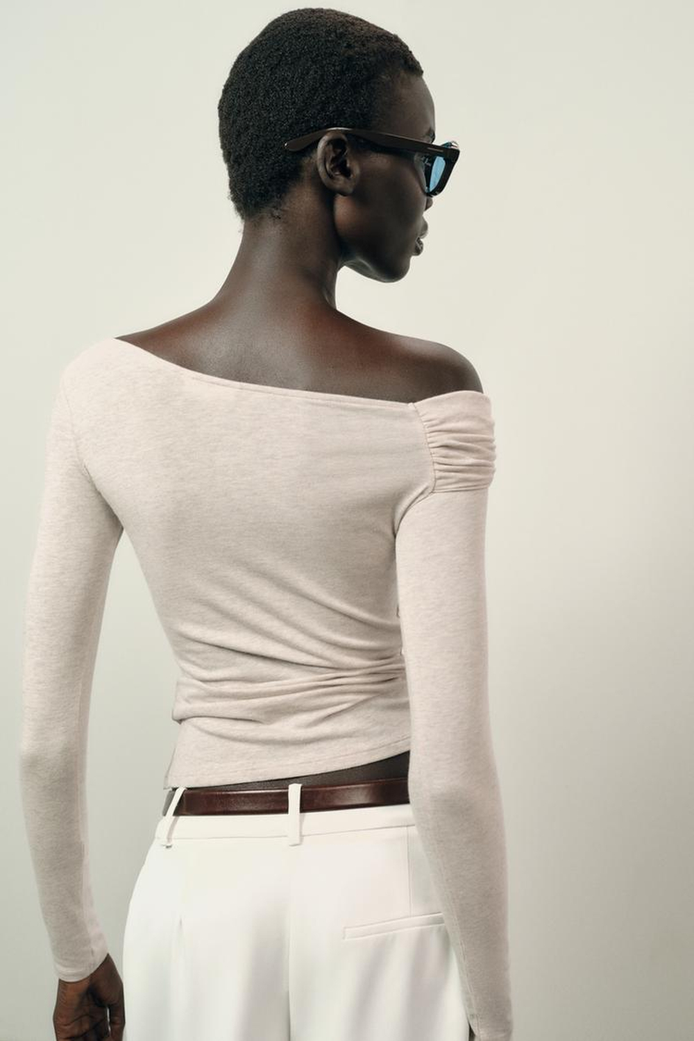 ZARA ТОП С АСИММЕТРИЧНЫМ ВЫРЕЗОМ, БЕЖЕВЫЙ МЕЛАНЖ