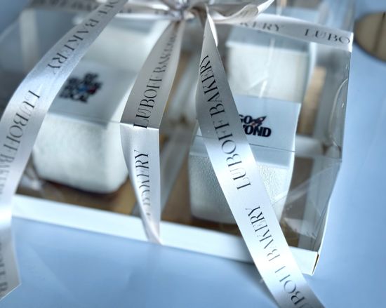 Пирожные с логотипом компании/коробочка на 4 шт