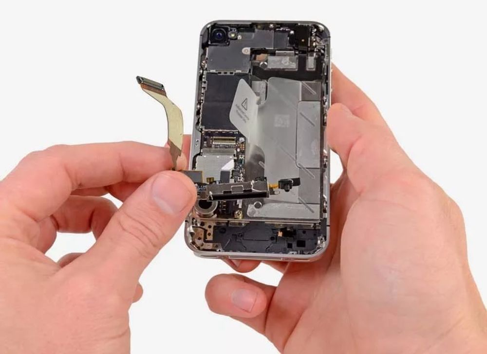 Замена шлейфа разьема зарядки iPhone 4s
