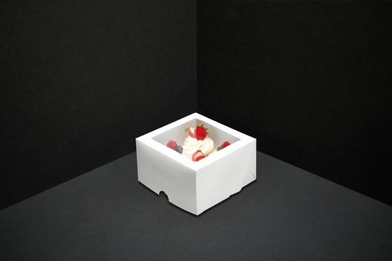 Короб с окном для 4 капкейков