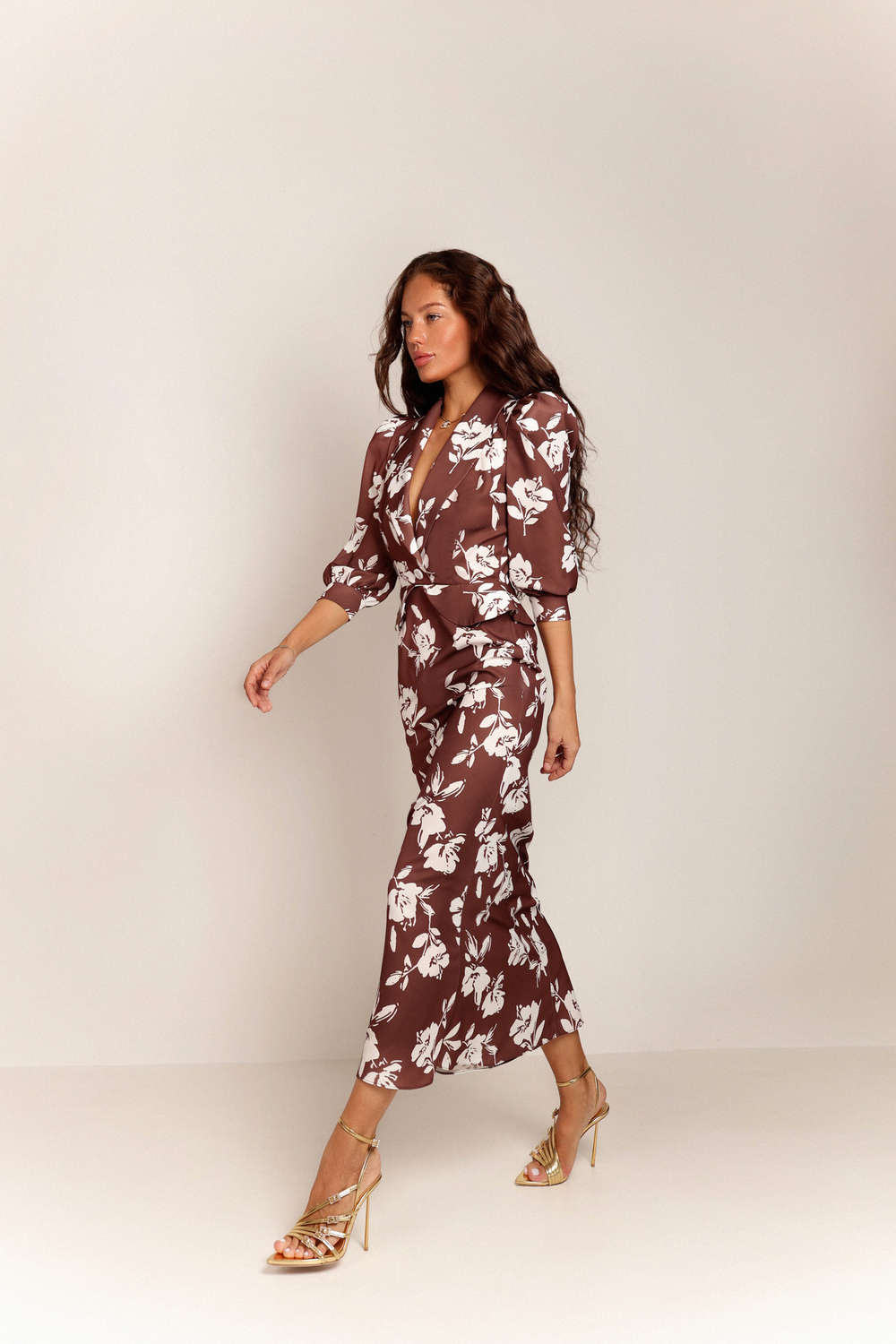 Платье с баской миди