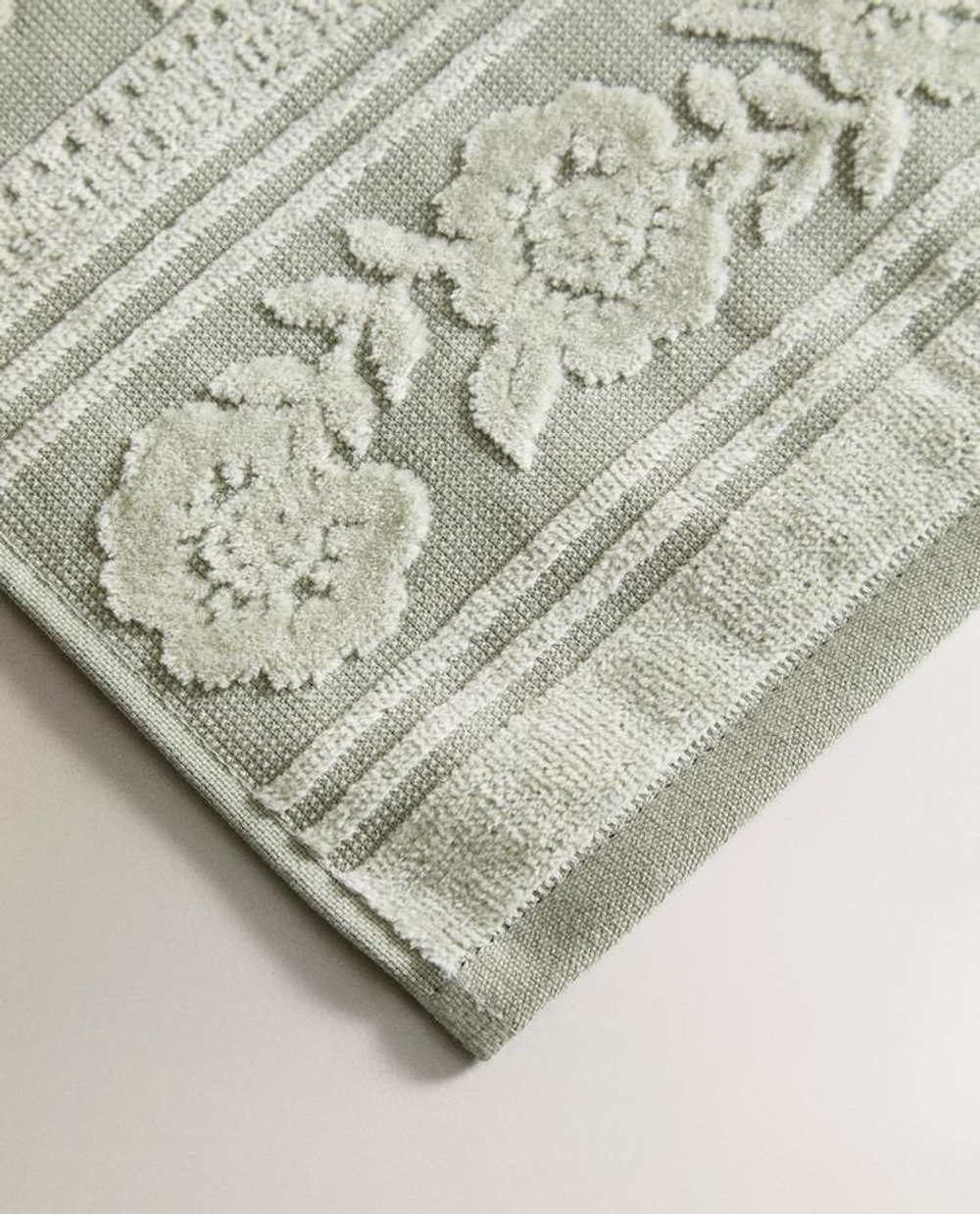 ZARA HOME ЖАККАРДОВОЕ БАННОЕ ПОЛОТЕНЦЕ ИЗ ВЕЛЮРА, СВЕТЛО-ЗЕЛЕНЫЙ