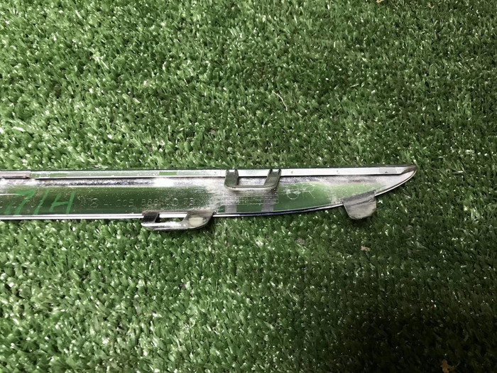 Молдинг решетки радиатора Mercedes C w205 (14-18)