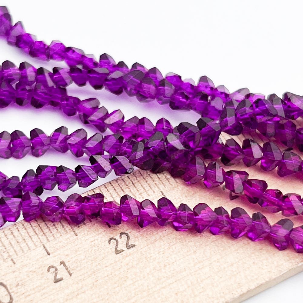 Бусина Треугольник, стекло, цвет фиолетовый, размер около 3*4 мм, цена за нить 38 см