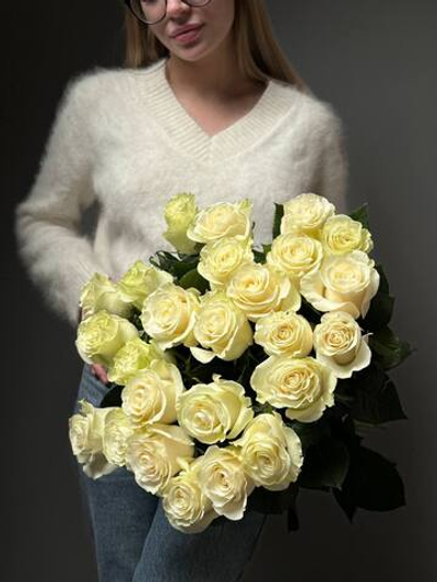 Букет из 25 белых роз под ленту
