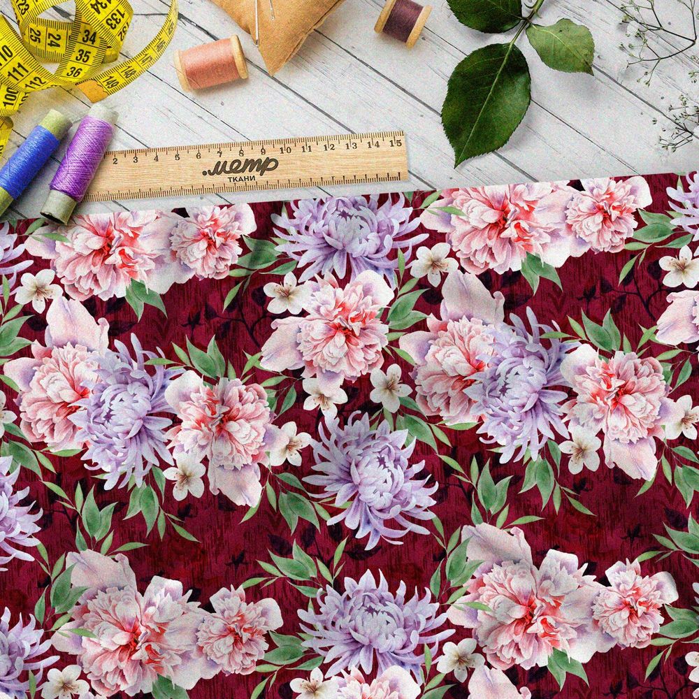 Ткань бифлекс нежные гвоздики и георгины на красном фоне