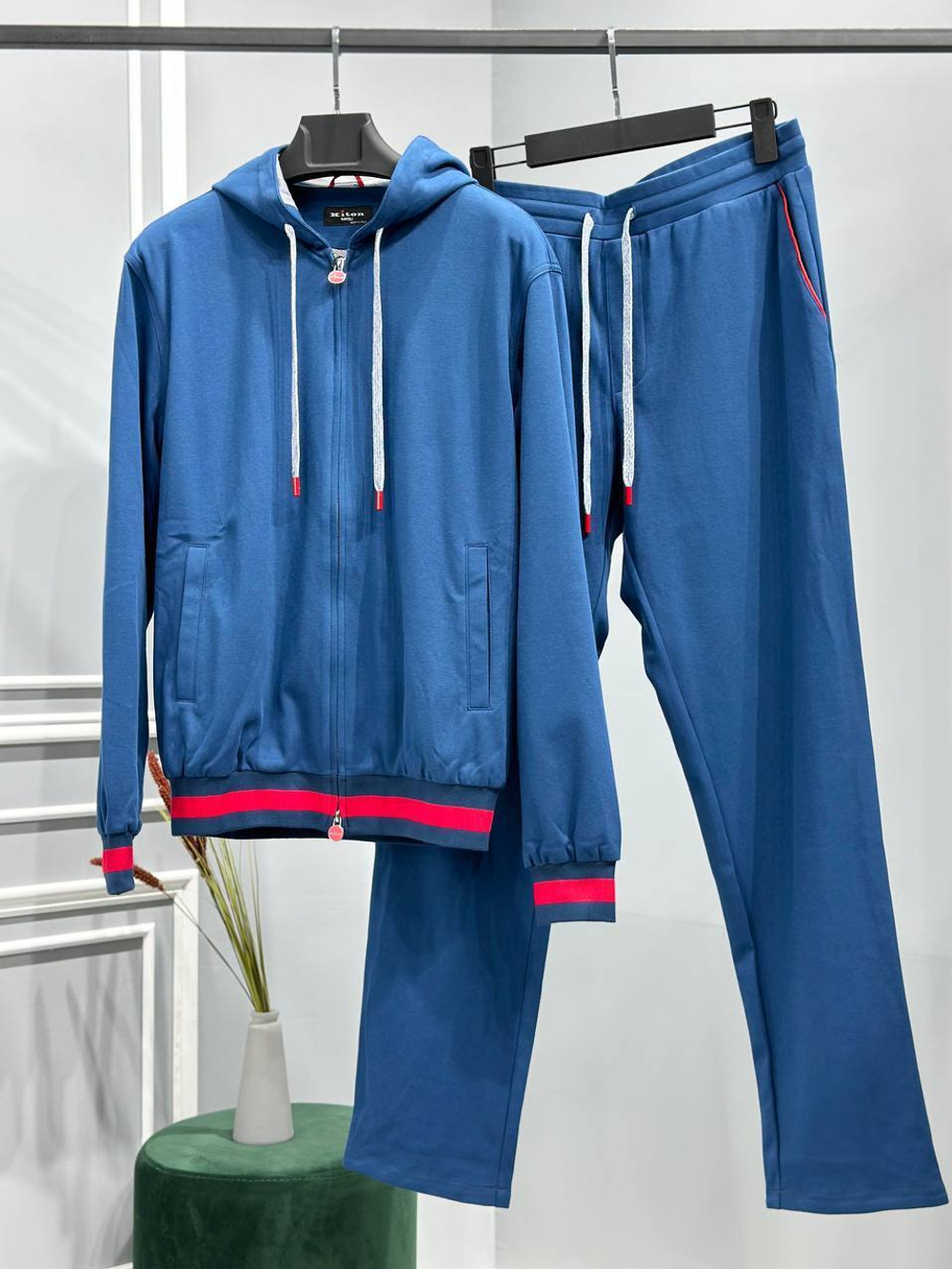 Костюм Kiton