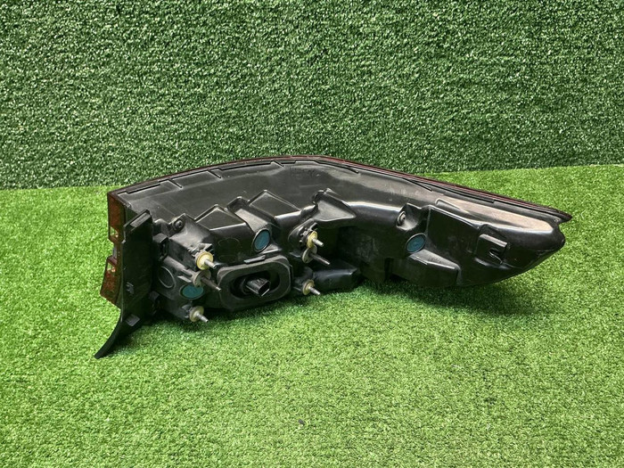 Фонарь левый внешний Genesis G80 2 (2020-2024)