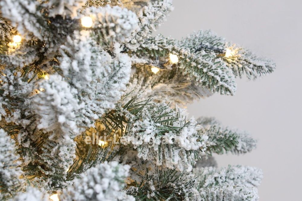 Заснеженная ель с гирляндой «Барокко» теплый свет (Литая+пвх) 180 см / 1,8 м