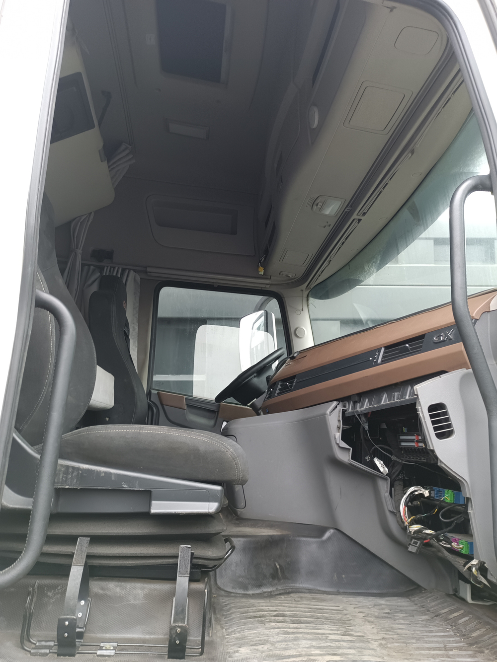 DongFeng DFH 4x2 Седельный тягач DFH4180 (Дизельный, 13,5 л, 518 л.с., АТ)