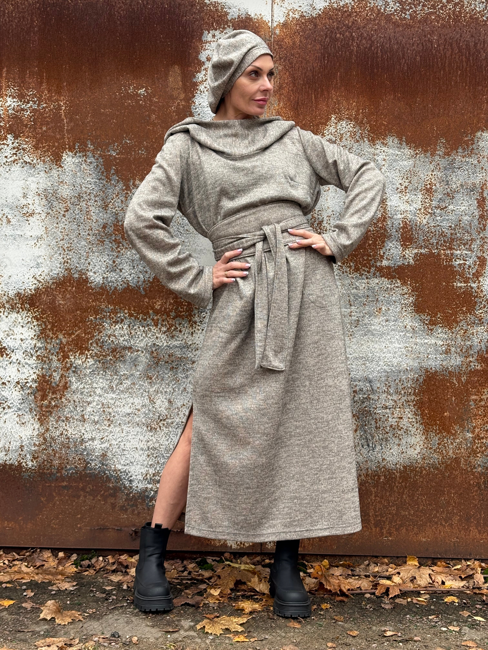 Платье Assassin / не знаем какой это цвет / красивый