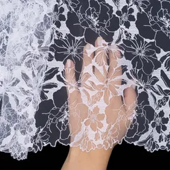 Вышивка на сетке белая 25 см