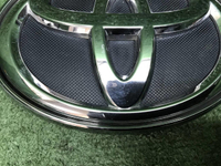 Эмблема решетки радиатора Toyota Fortuner 2 15-нв