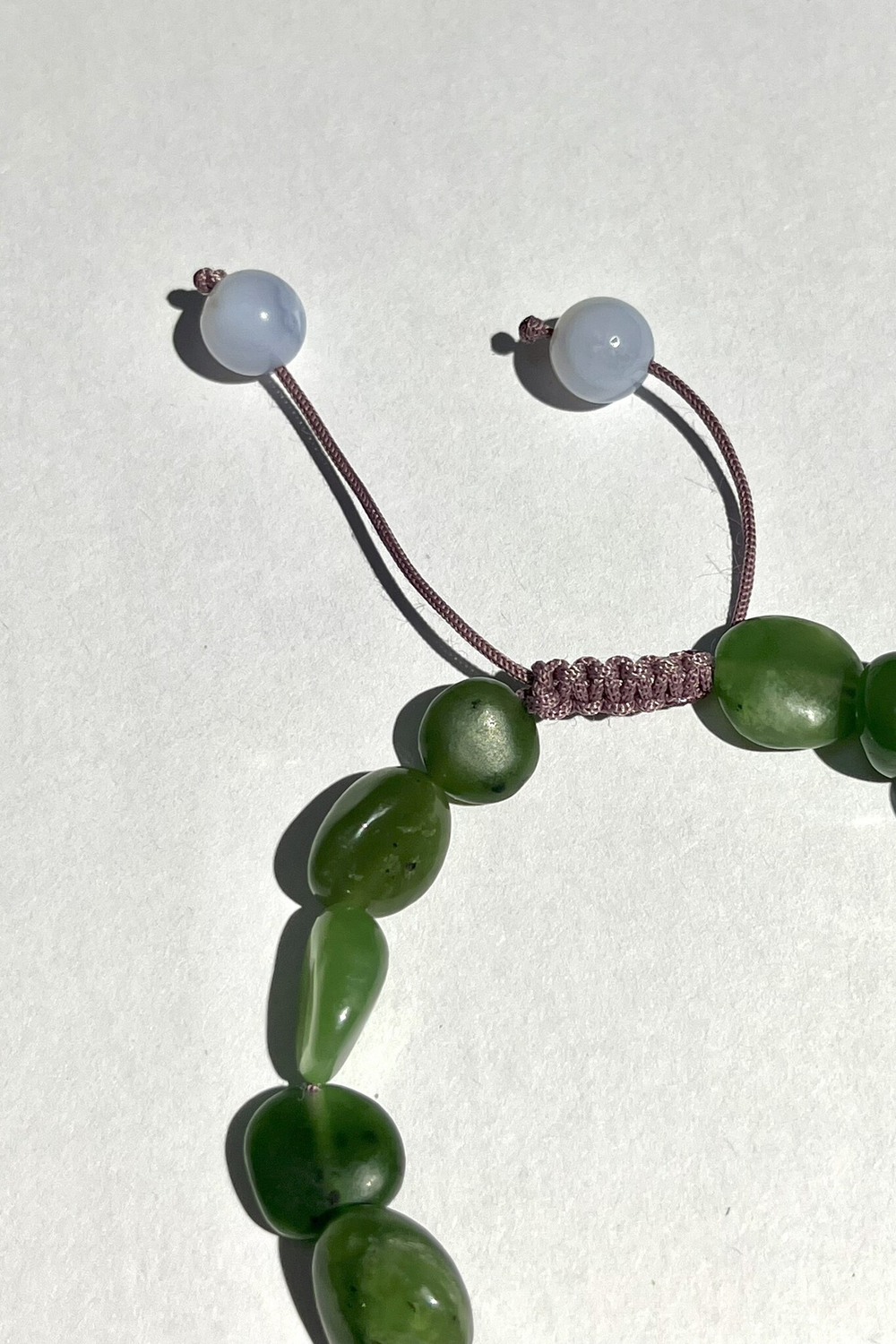 Браслет JADE из зеленого нефрита на нити