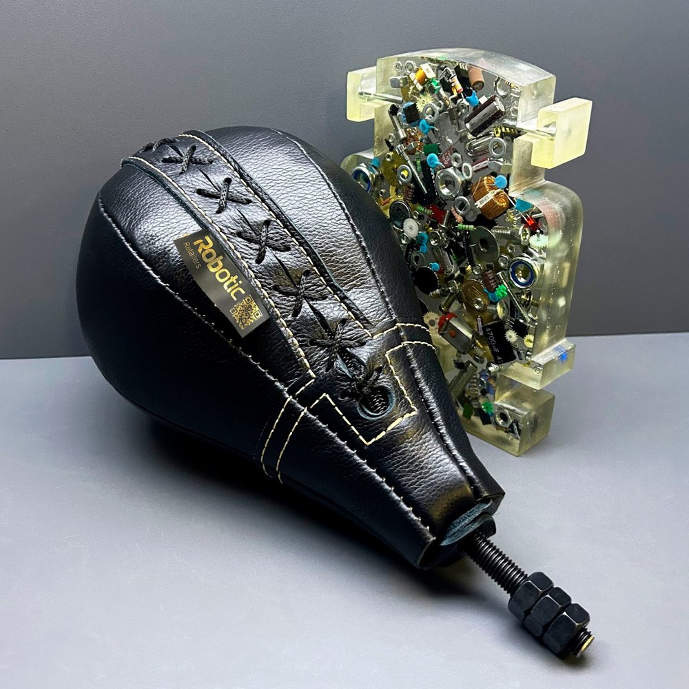 Набивная груша Junior (черная) с усиленной оксидированной шпилькой