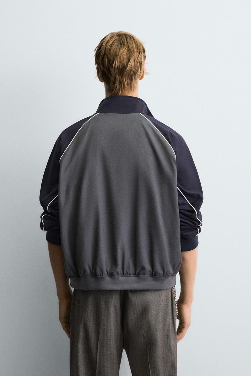 ZARA КУРТКА В СТИЛЕ КОЛОР-БЛОК С КОНТРАСТНОЙ ОТДЕЛКОЙ, СЕРО-СИНИЙ