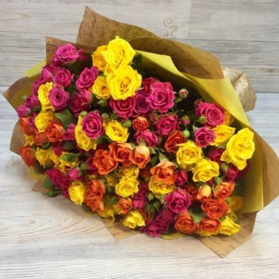 Букет из 29 веточек кустовых роз