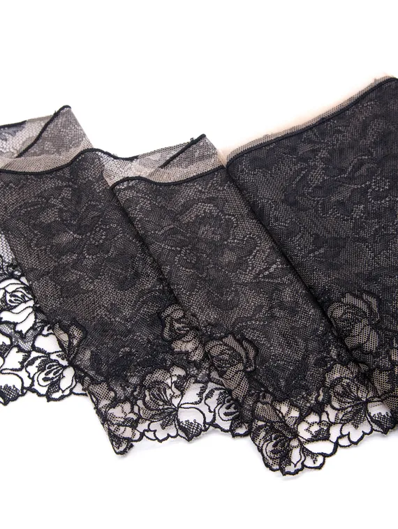 05-123 Вышивка на неэл. сетке 18 см, черный (левая)