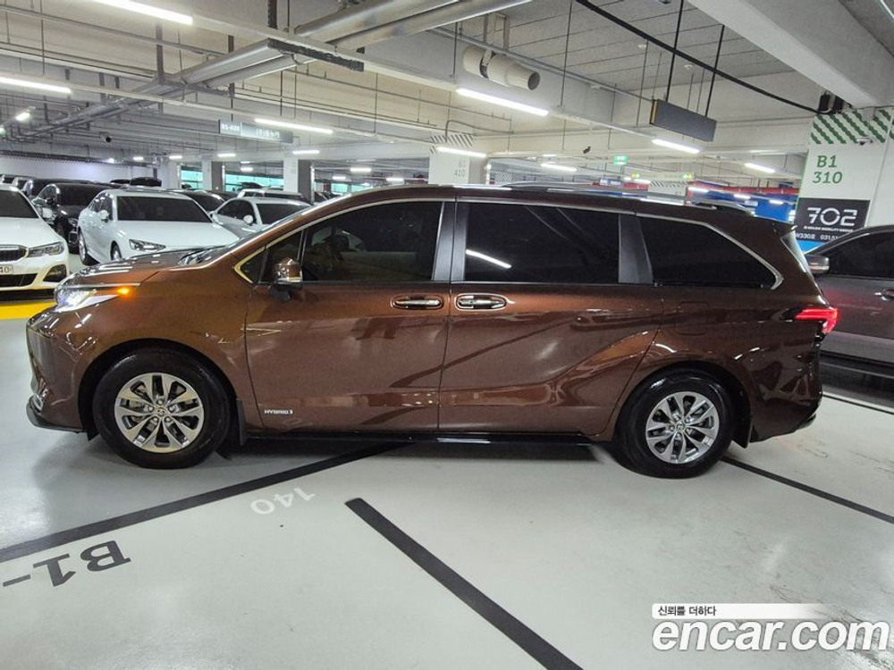 Toyota Sienna 4 Generation 2.5 Hybrid AWD (05.2021)