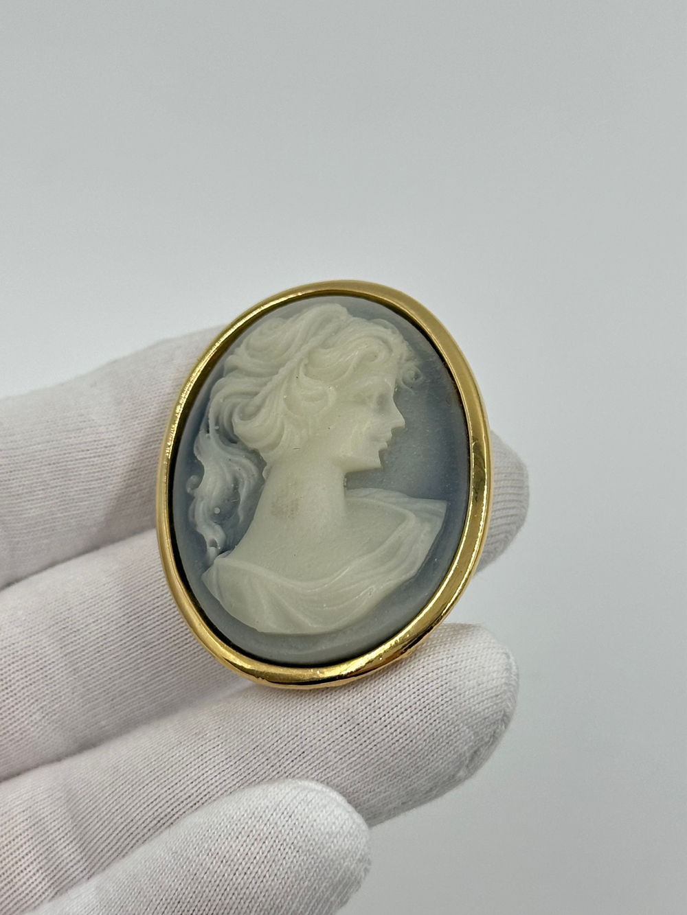 Брошь Камея