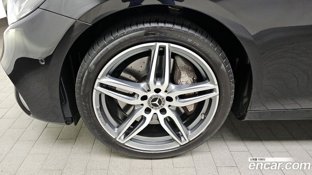 Mercedes-Benz E-Class W213 E300 4MATIC AMG Line (02.2020)