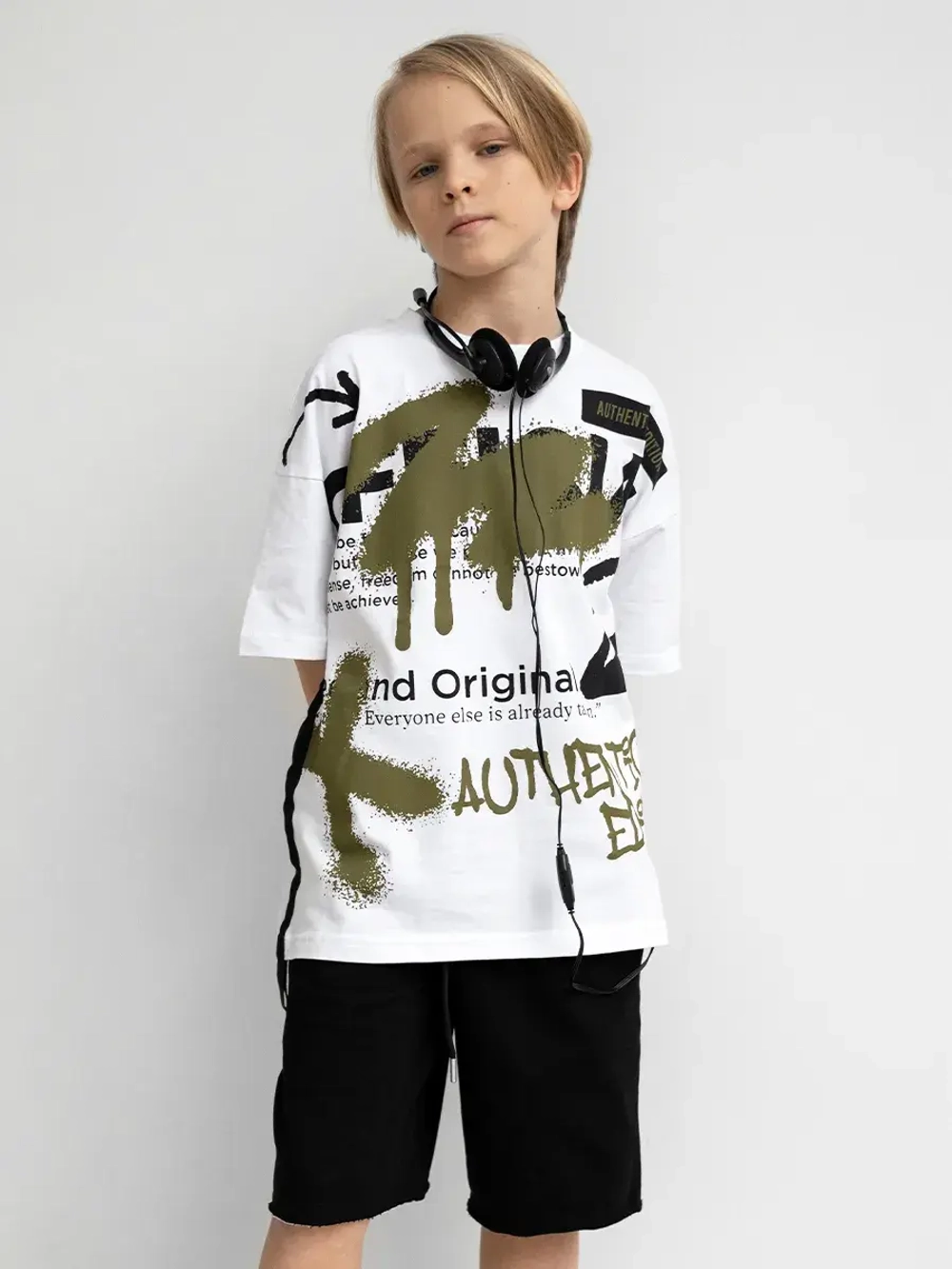 Спортивный костюм для мальчика с шортами в школу