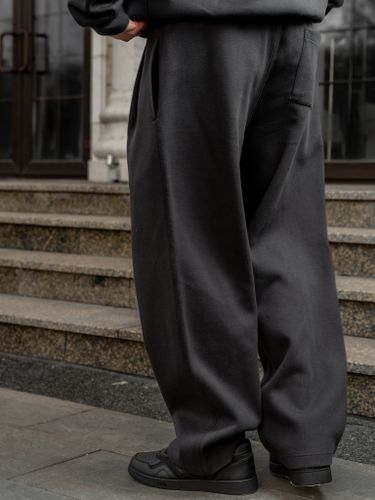 Графитовые спортивные брюки с защипами Laine