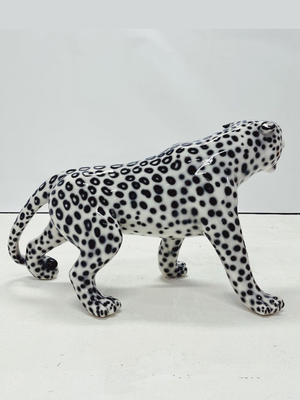 Boxer Статуэтка "Снежный Барс"